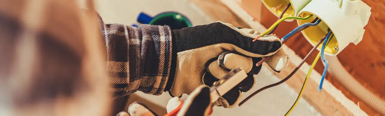 Default risk Electrical contractors in a bind_1280x385